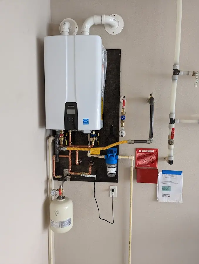 Professional plumber installing copper piping in a Eagle Pass home